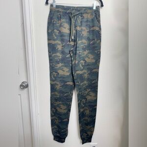 Seahorse Activewear Camo Print Jogger Pants – Size Small